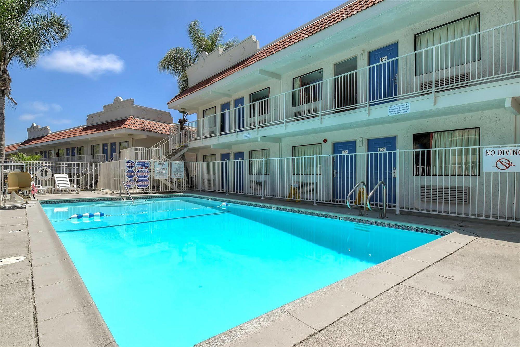 Motel 6-Carlsbad, Ca - East Near Legoland Exterior photo